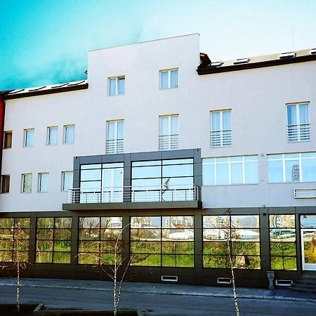Garni Hotel Crystal Ice Ni المظهر الخارجي الصورة