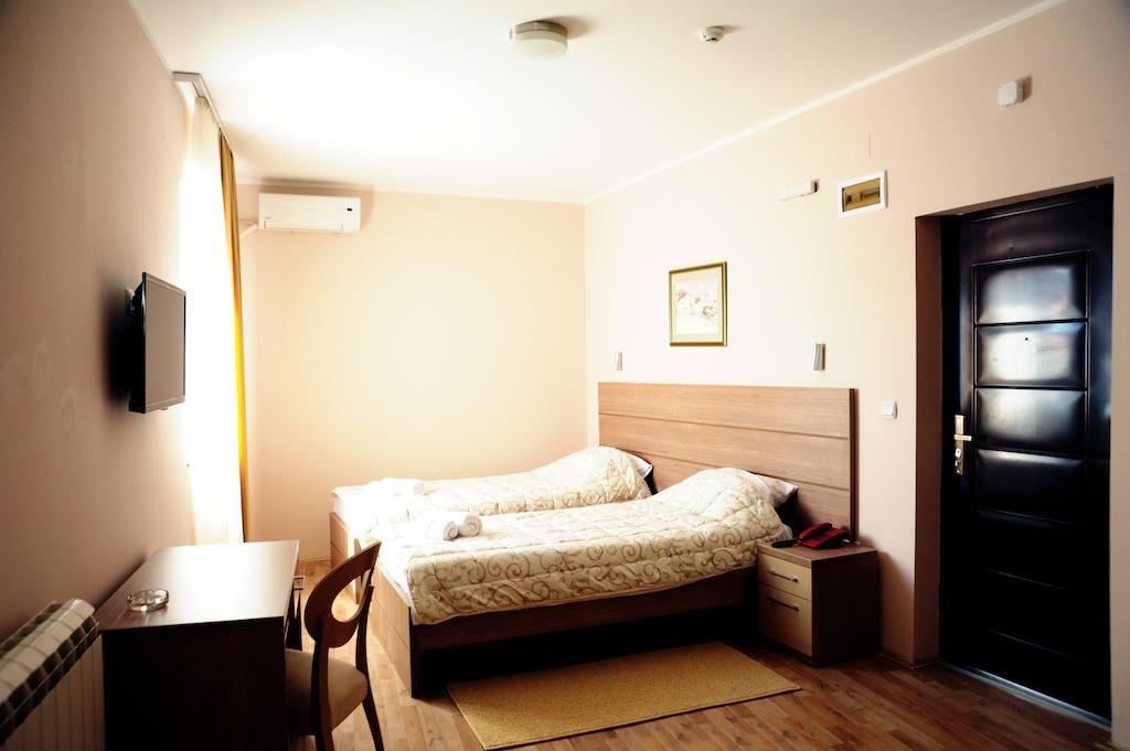 Garni Hotel Crystal Ice Ni الغرفة الصورة