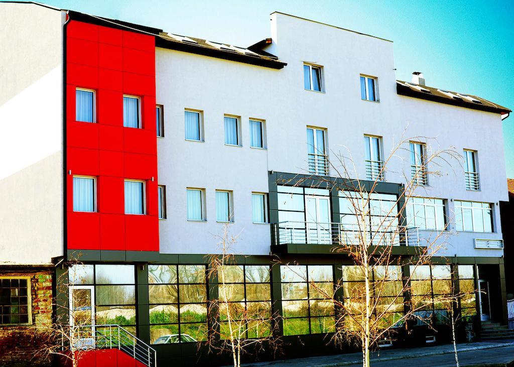 Garni Hotel Crystal Ice Ni المظهر الخارجي الصورة