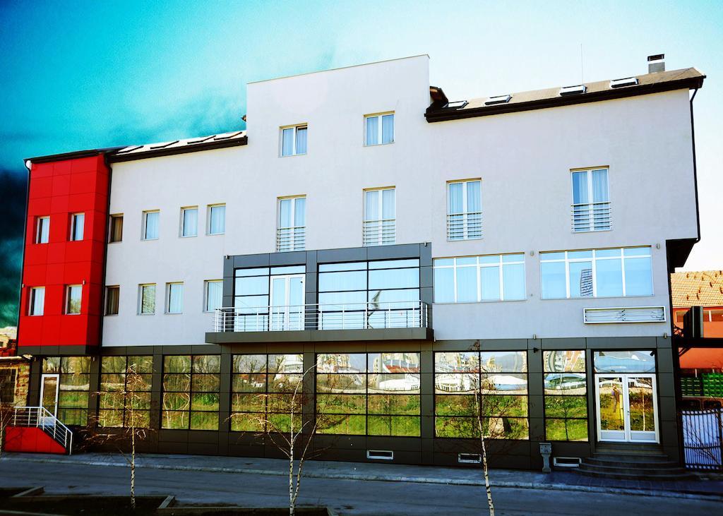Garni Hotel Crystal Ice Ni المظهر الخارجي الصورة